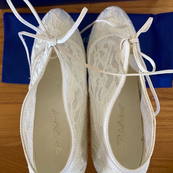 Ivory Lace Satin Pumps - Picture 4 of 6